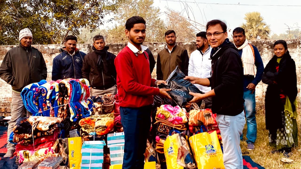 Diara Charitable Trust team actively distributing essential relief materials to rural residents in Bihar